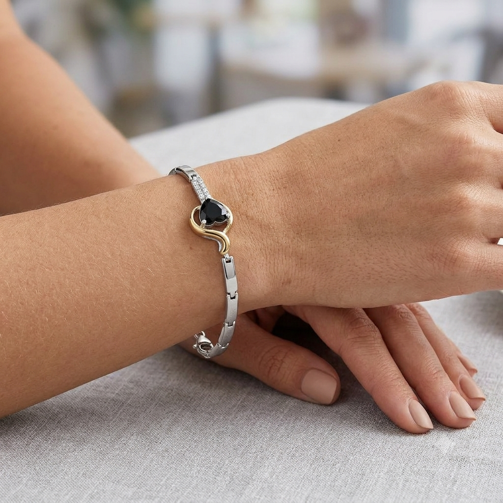 Pulseira Feminina Prata 925 Coração Negro Zircônias e Detalhe Dourado - Imagem 2