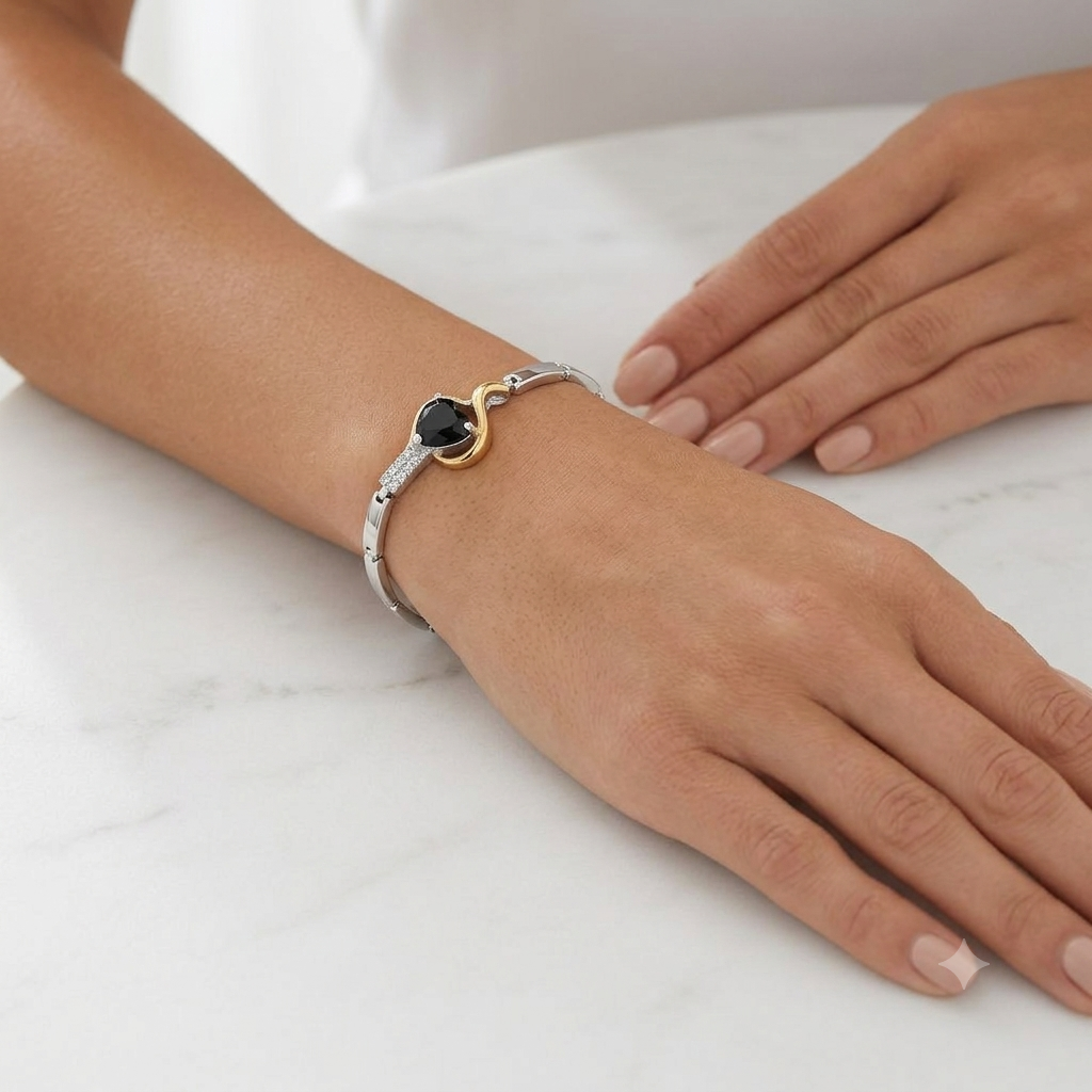 Pulseira Feminina Prata 925 Coração Negro Zircônias e Detalhe Dourado - Imagem 3