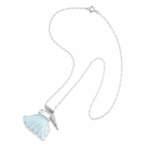 Colar de Prata com Pingente Azul em Formato Orgânico e Detalhes Ornamentais
