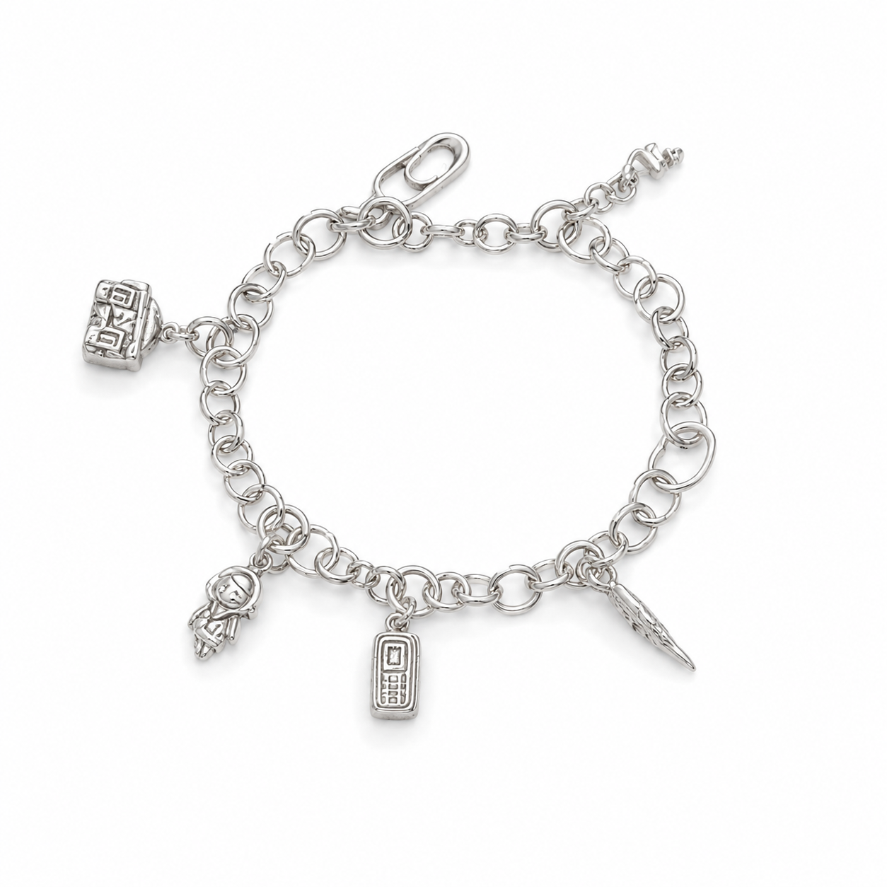 Pulseira Prateada com Pingentes Decorativos e Elos Redondos