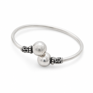 Bracelete Feminino em Prata com Esferas e Detalhes Ornamentais