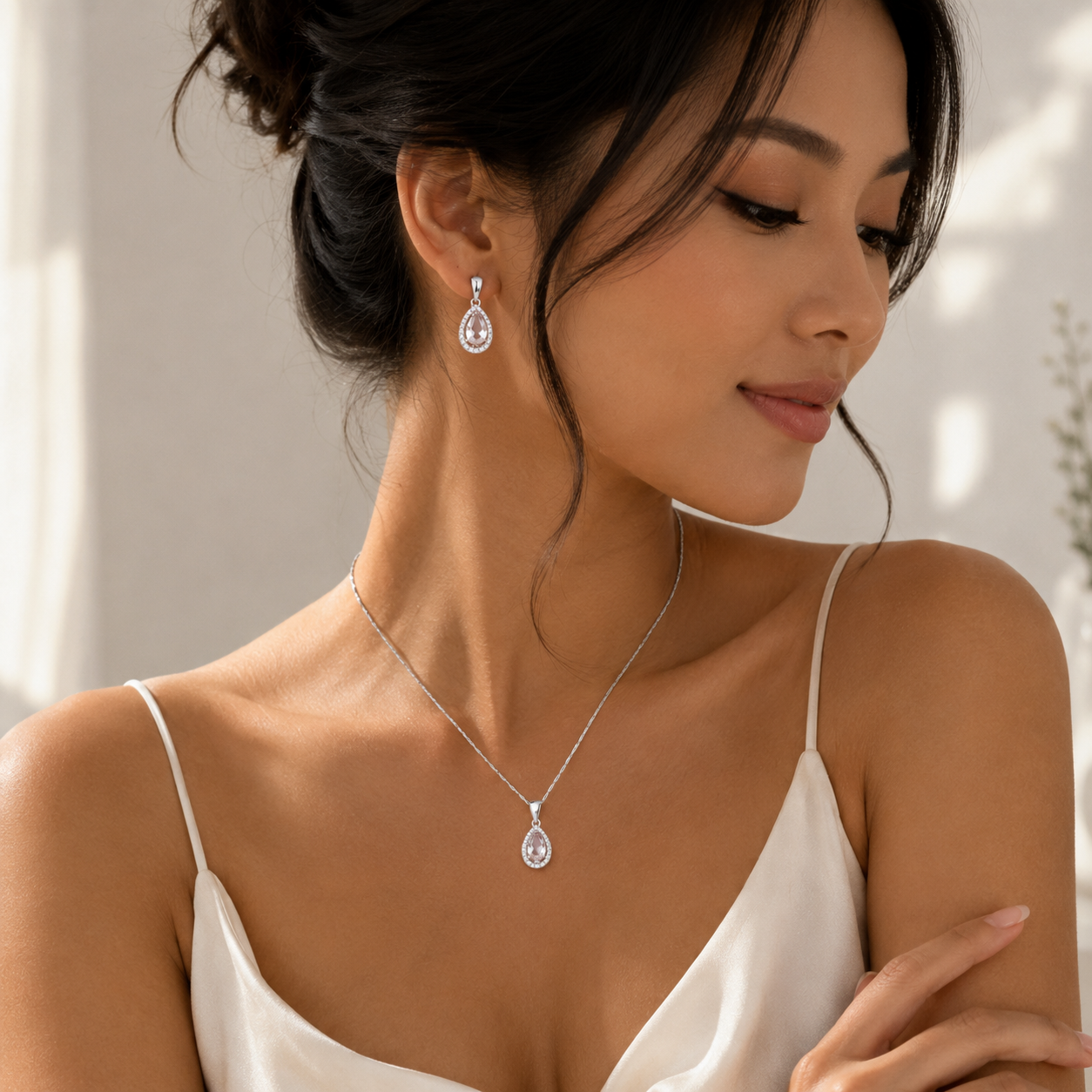 Conjunto de Prata com Colar e Brincos Gota com Pedra Clara - Imagem 2