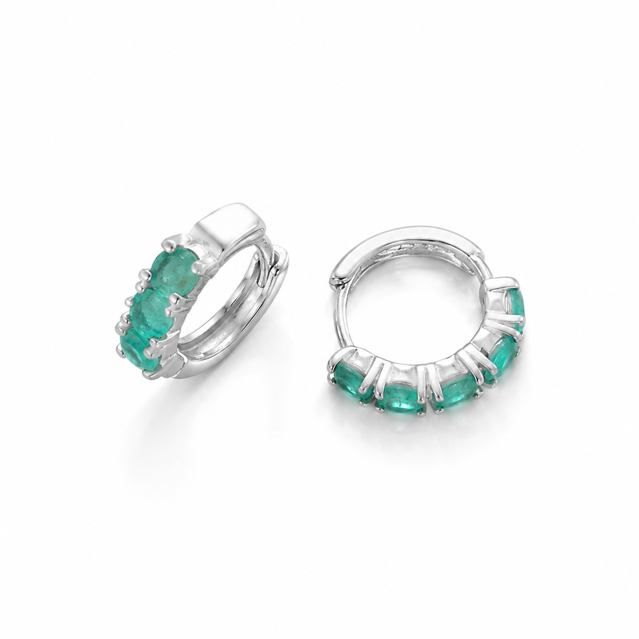 Brinco Argola de Prata com Pedras Verdes – Design Elegante