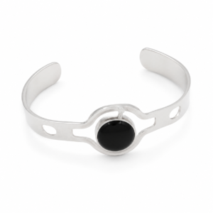 Bracelete Prateado Aberto com Detalhe Oval Preto e Design Vazado